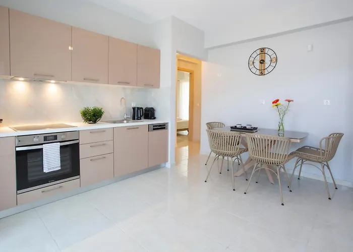 Appartement Theros 2 *